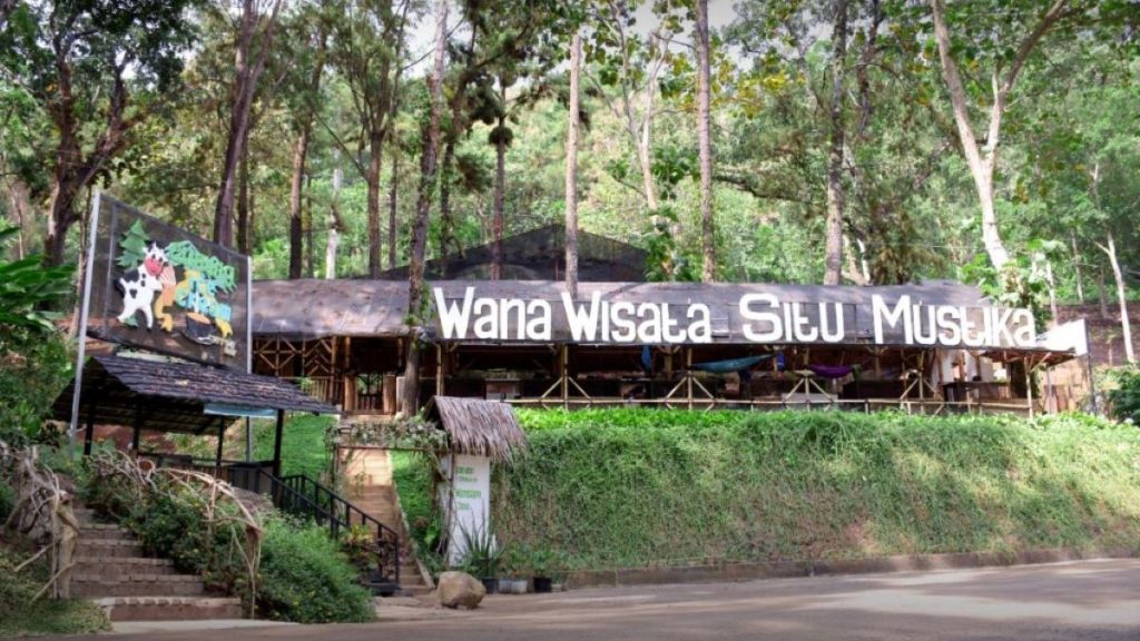 Destinasi Wisata Banjar dengan Pemandangan Luar Biasa Situ Mustika